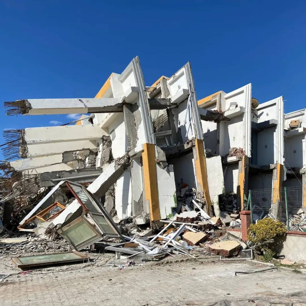 Taliban deprem yardımını poşet içinde teslim etti! İlginç anlar sosyal medyada gündem oldu 17